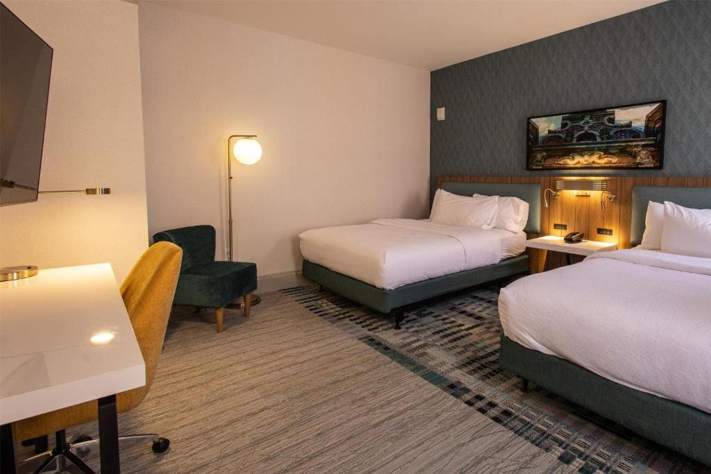 Queen Room with Two Queen Beds - Mobility Access room - Image 1