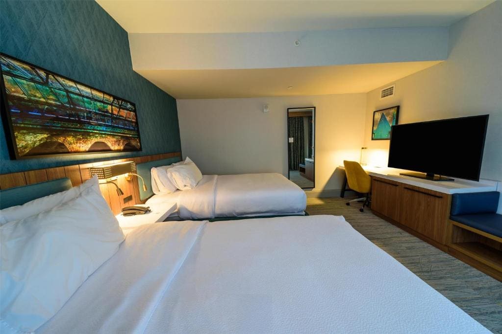 Queen Room with Two Queen Beds - Arcade View room - Image 2
