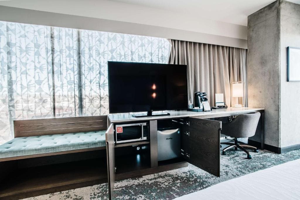 Premium Corner King Room with In-Room Drinks and Snacks room - Image 3