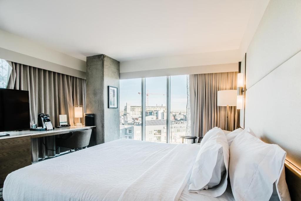 Premium Corner King Room with In-Room Drinks and Snacks room - Image 2
