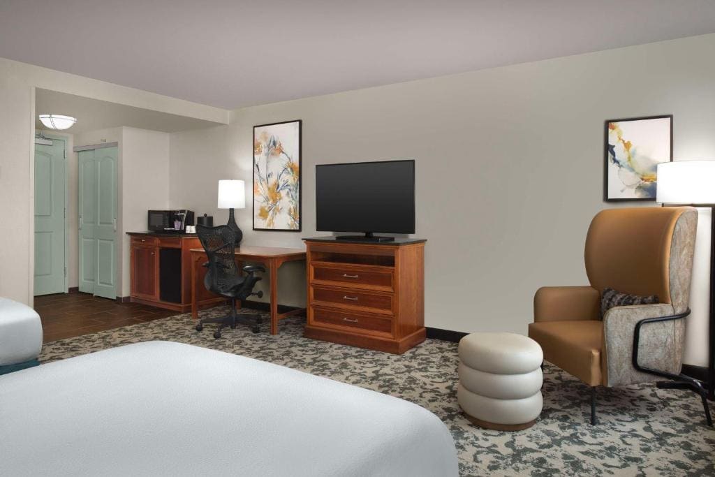 Queen Room with Two Queen Beds - Mobility and Hearing Access room - Image 1