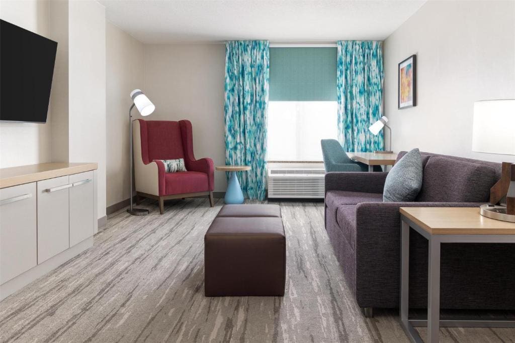 King Suite with Roll-In Shower - Mobility/Hearing Accessible room - Image 3