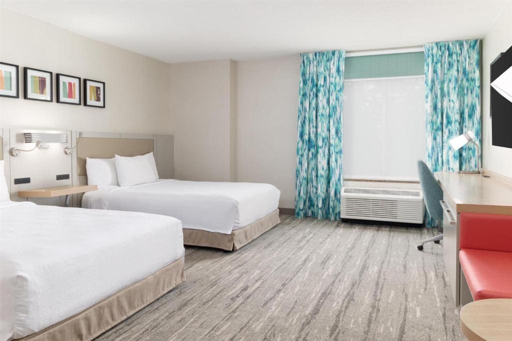 Queen Room with Two Queen Beds - Mobility and Hearing Access room - Image 2