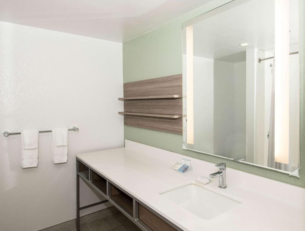 Double Room with Two Double Beds room - Image 3