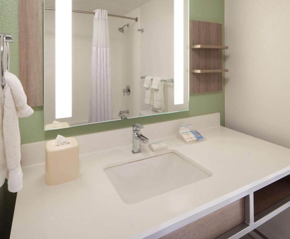 Deluxe King Room room - Image 1