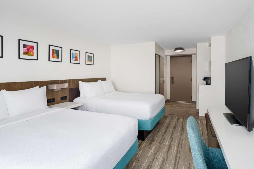 Queen Room with Two Queen Beds room - Image 1