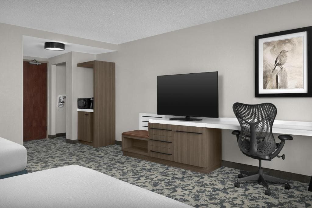 Queen Room with Two Queen Beds and Roll-In Shower - Mobility Access room - Image 1