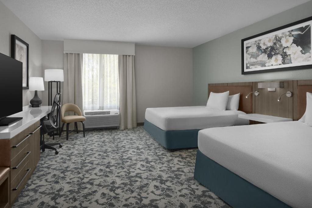 Queen Room with Two Queen Beds and Roll-In Shower - Mobility Access room - Image 2