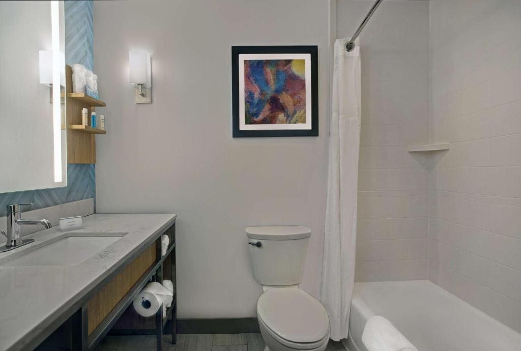 King Room with Sofa Bed - Non-Smoking room - Image 2
