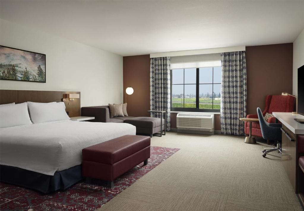 Deluxe King Room room - Image 1