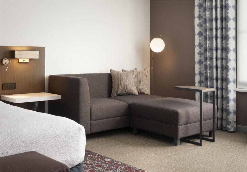 King Room with Accessible Tub - Mobility Access room - Image 3