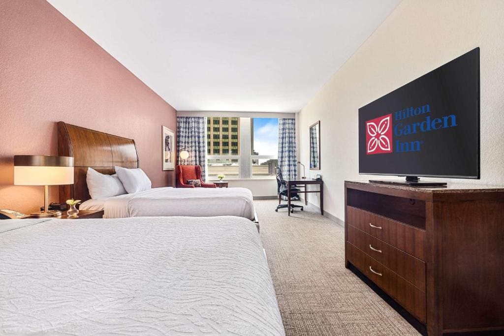 Queen Room with Two Queen Beds and City View room - Image 2
