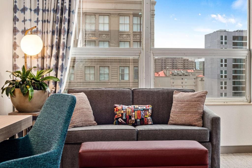 Deluxe King Room with City View room - Image 1