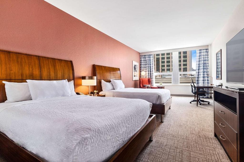Queen Room with Two Queen Beds and City View room - Image 1