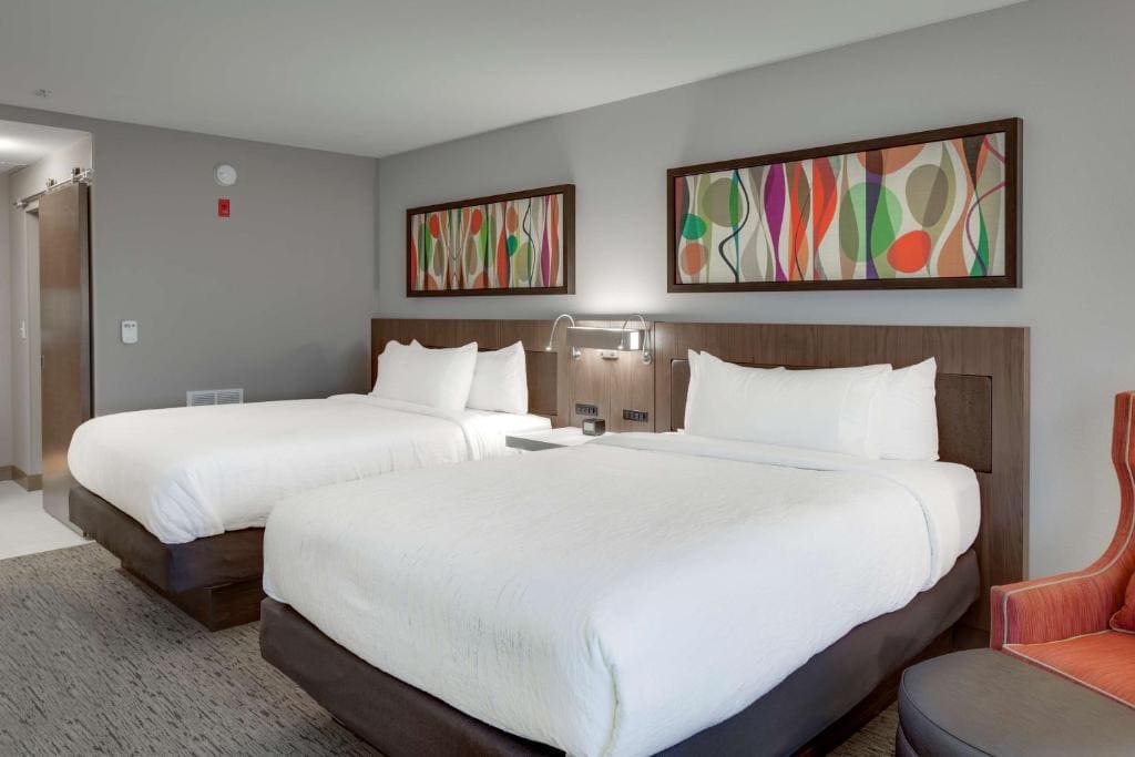 Queen Room with Two Queen Beds room - Image 1