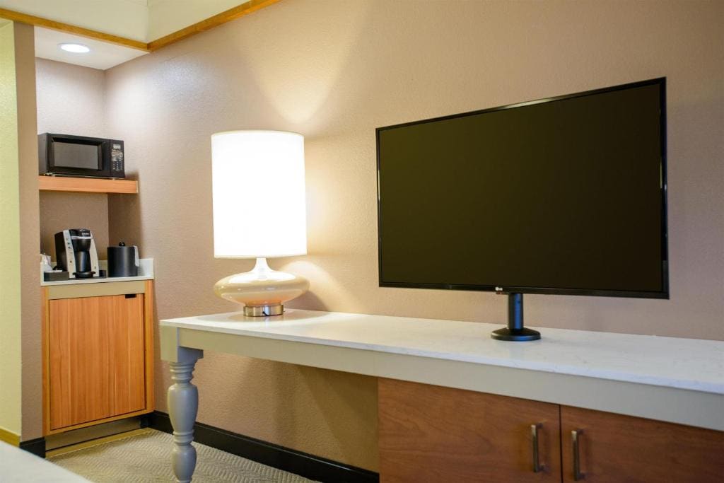 Premium Queen Room with Two Queen Beds room - Image 2