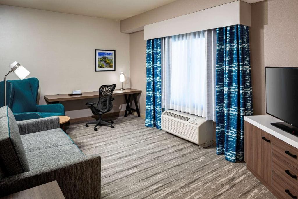 Junior King Suite with Sofa Bed room - Image 1