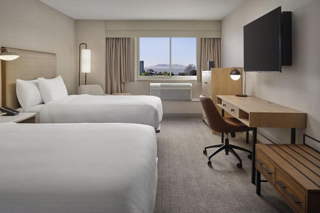 Queen Room with Two Queen Beds and Bathtub - Mobility Access room - Image 1