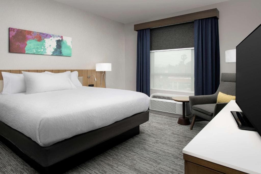 One-Bedroom King Suite with Sofa Bed room - Image 1