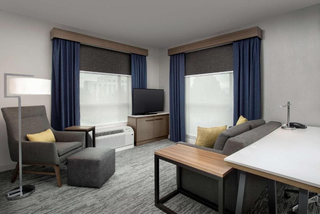 One-Bedroom King Suite with Sofa Bed room - Image 3