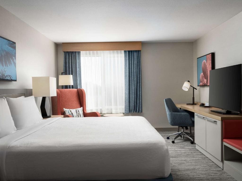 King Corner Room with Sofa bed - High Floor room - Image 1