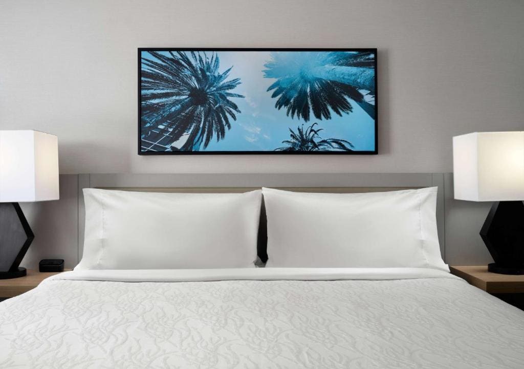 King Corner Room with Sofa bed - High Floor room - Image 3