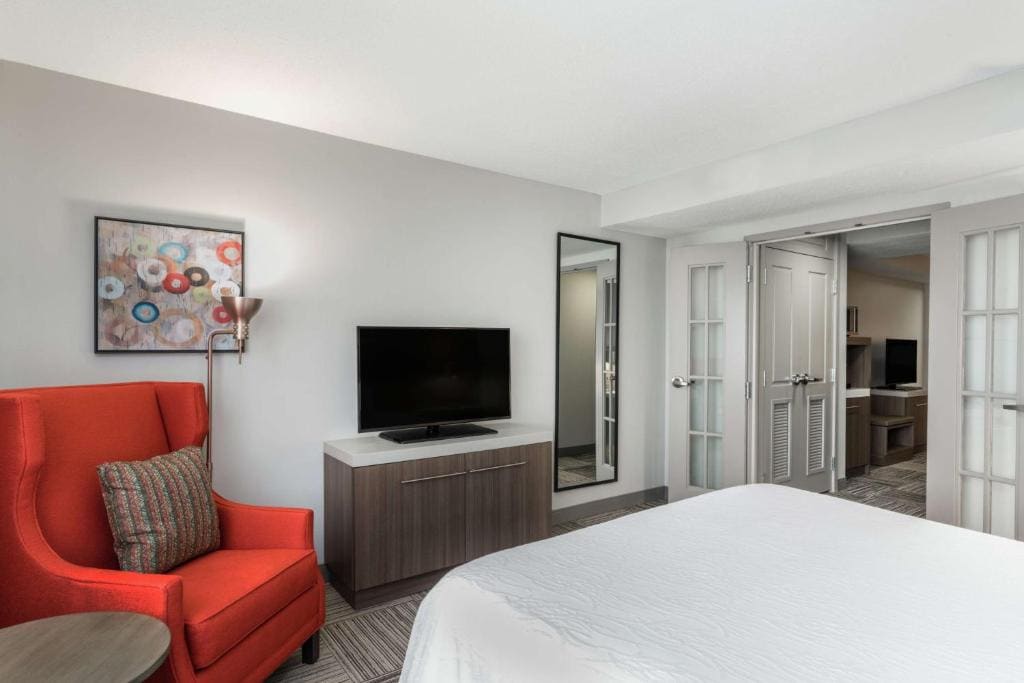Junior King Suite with Sofa Bed - Non-Smoking room - Image 1