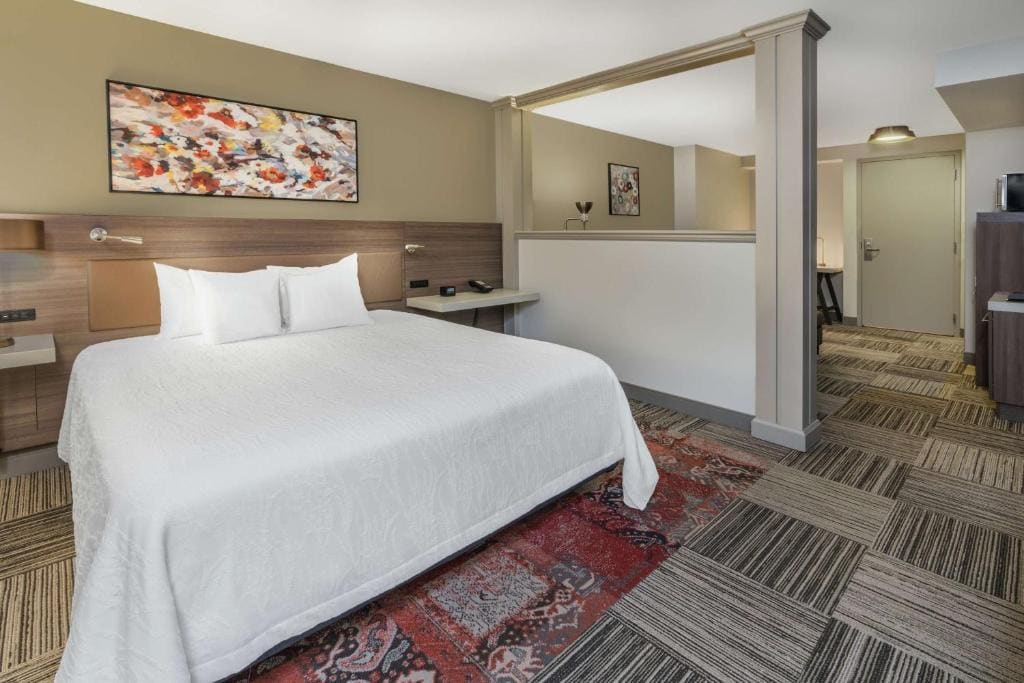 King Suite with Spa Bath room - Image 1