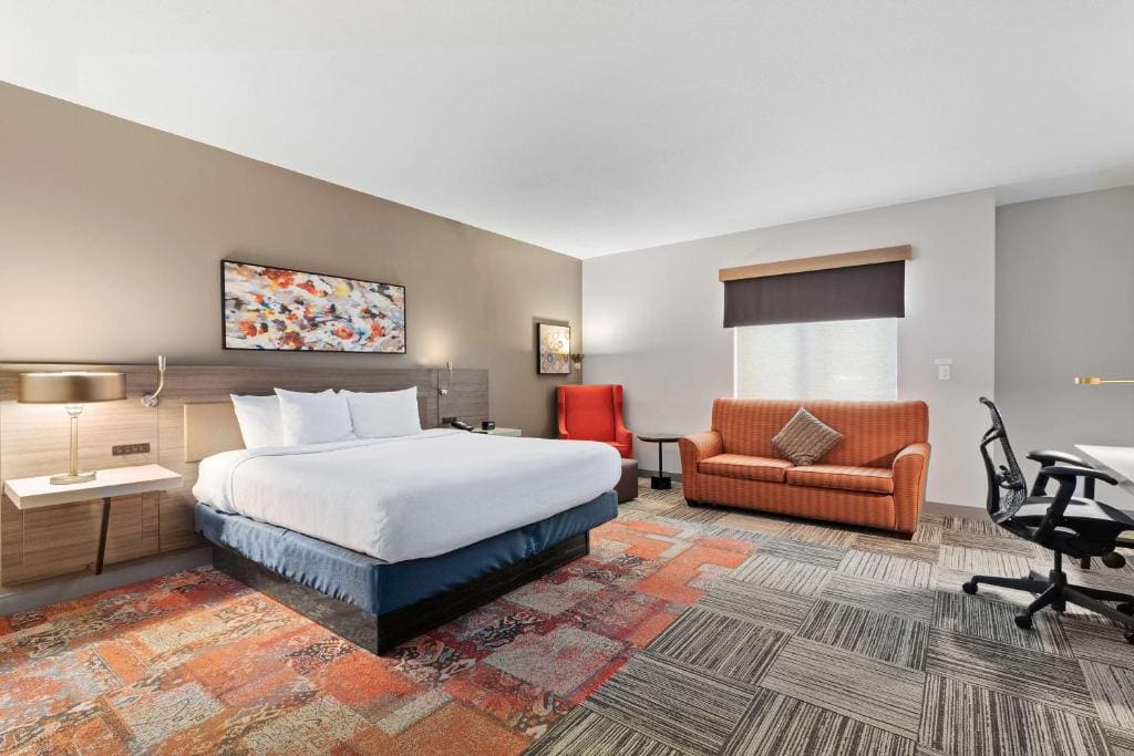 King Room with Sofa Bed - Non-Smoking room - Image 1