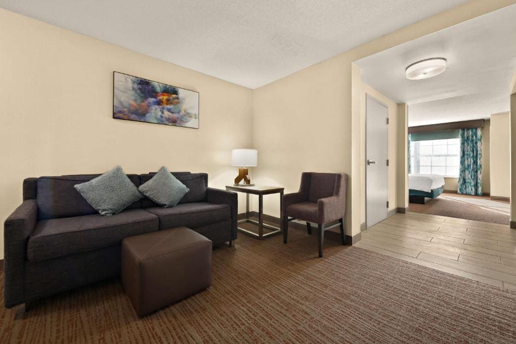 One-Bedroom King Suite with Sofa Bed room - Image 2