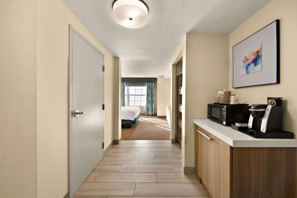 One-Bedroom King Suite with Sofa Bed room - Image 3