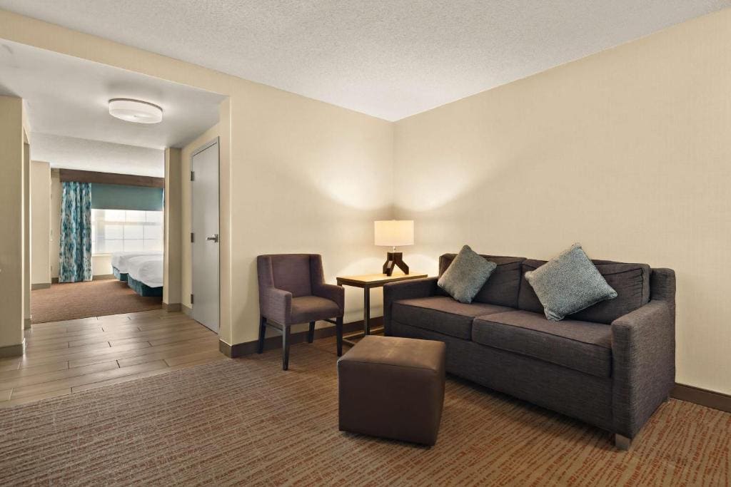 One-Bedroom Queen Suite with Sofa Bed room - Image 2