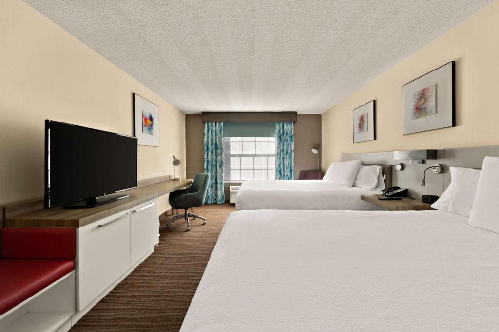 queen_room_with_two_queen_beds room - Image 1