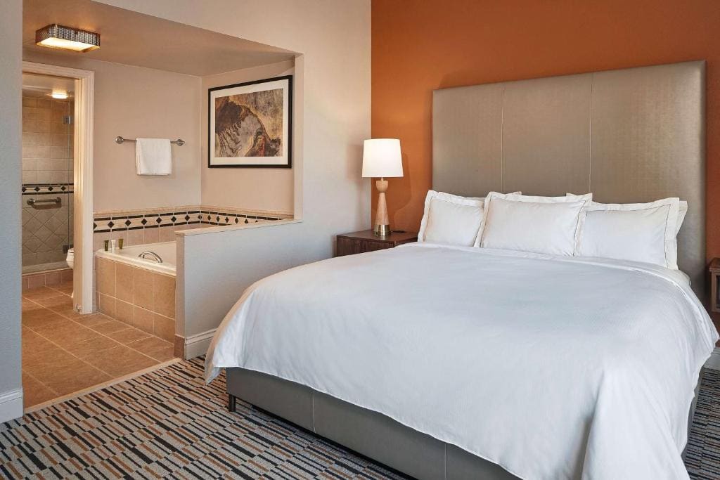 One-Bedroom King Suite with Sofa Bed room - Image 1