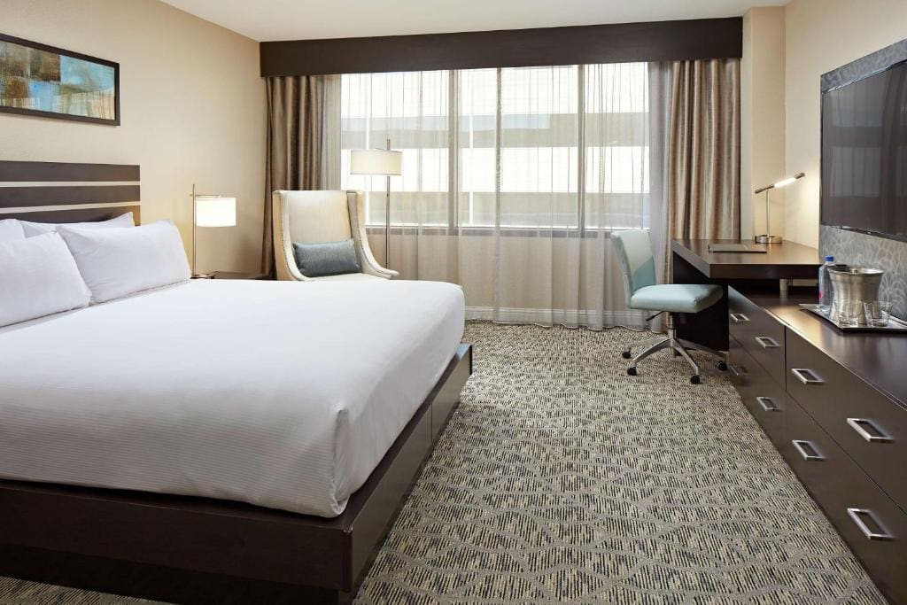 King Room with Mobility Accessible Tub room - Image 1