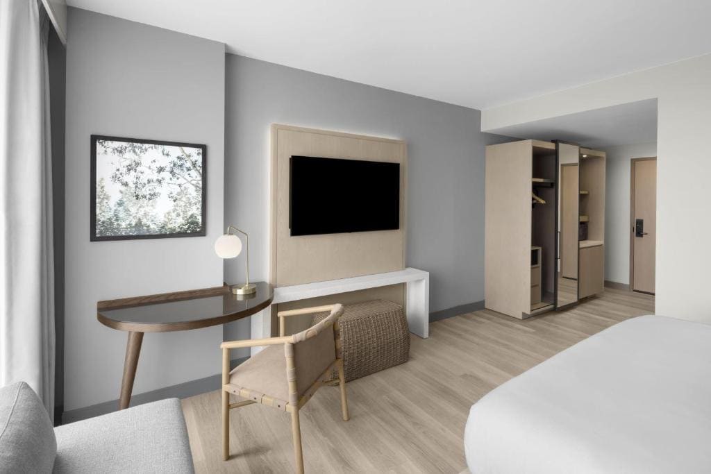 King Room with Chaise room - Image 1