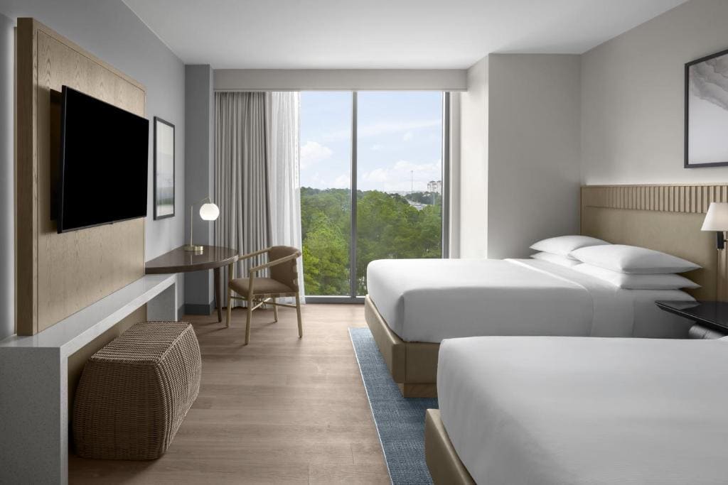 Queen Room with Two Queen Beds and Water View room - Image 1