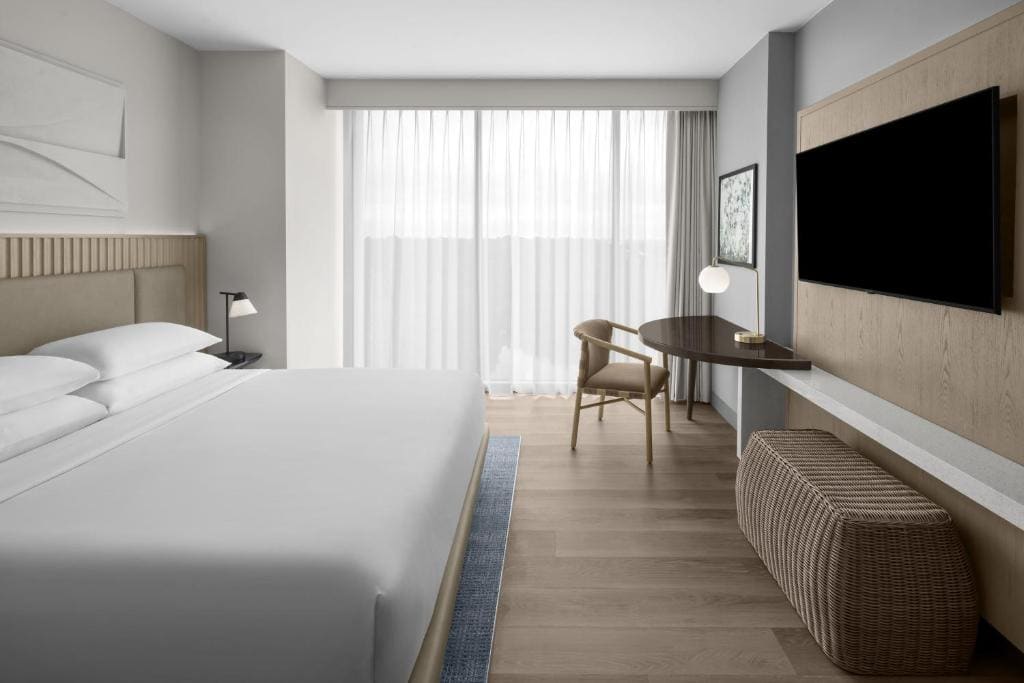 King Room - Hearing Access room - Image 1