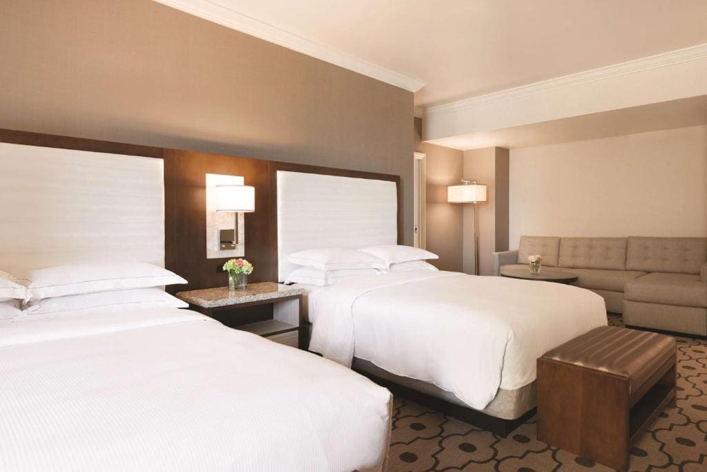 Superior Queen Room with Two Queen Beds and Roll-In Shower - Mobility Access room - Image 1