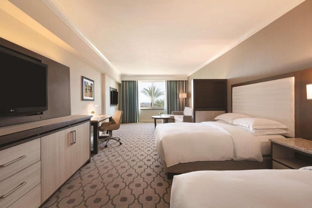 Junior Suite with Two Queen Beds room - Image 1
