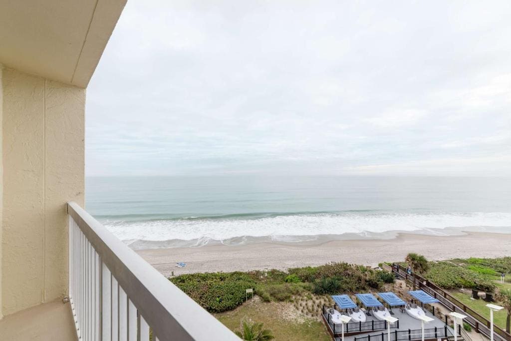 Queen Room with Two Queen Beds - Oceanfront room - Image 2