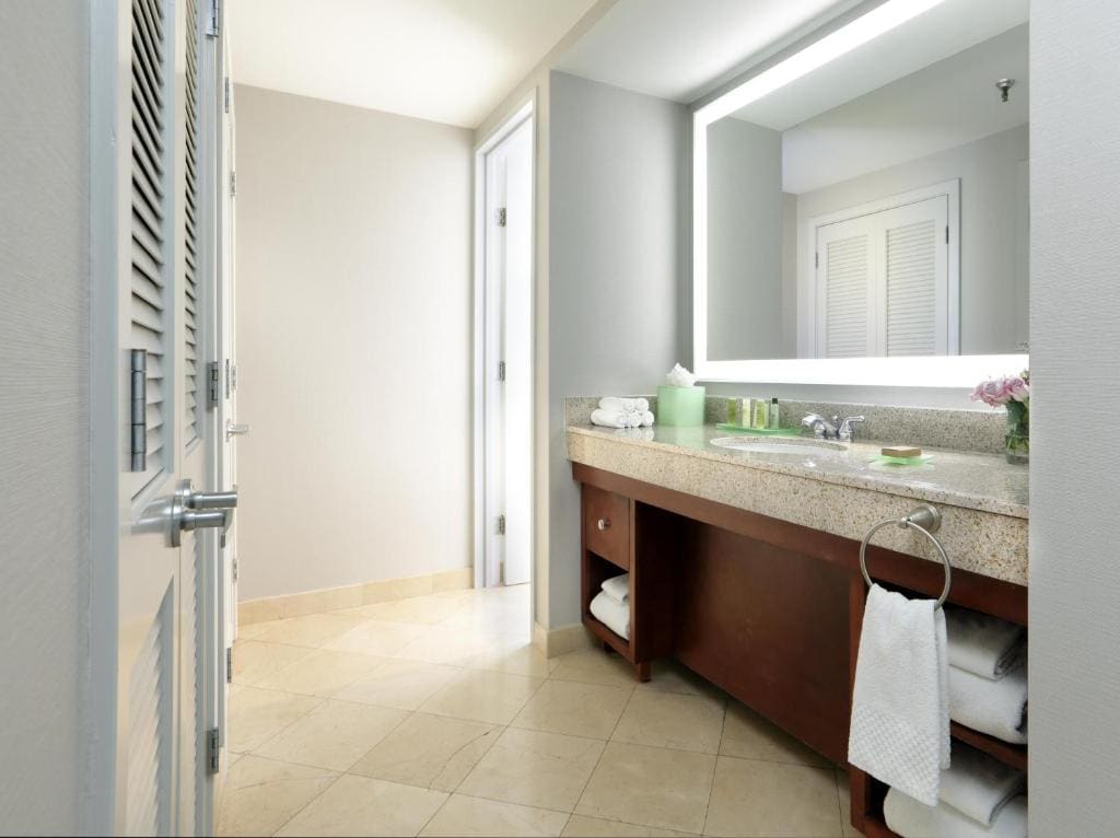 King Room with Spa Bath room - Image 1