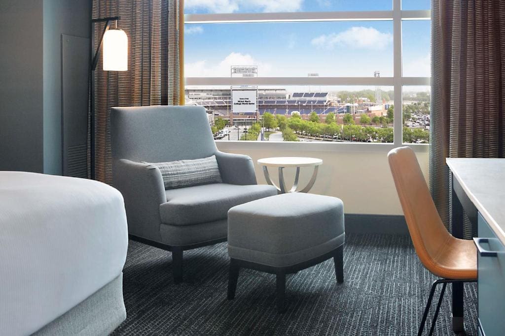 Deluxe King Room - Hearing Access room - Image 1