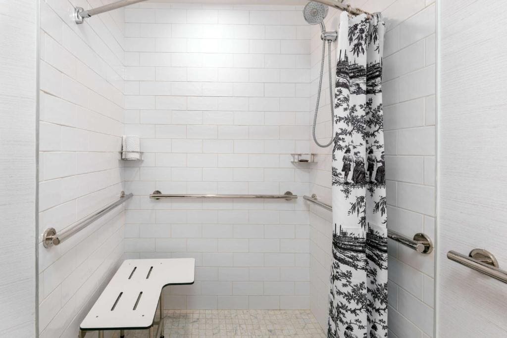 Standard King Room with Roll In Shower - Disability Access room - Image 1