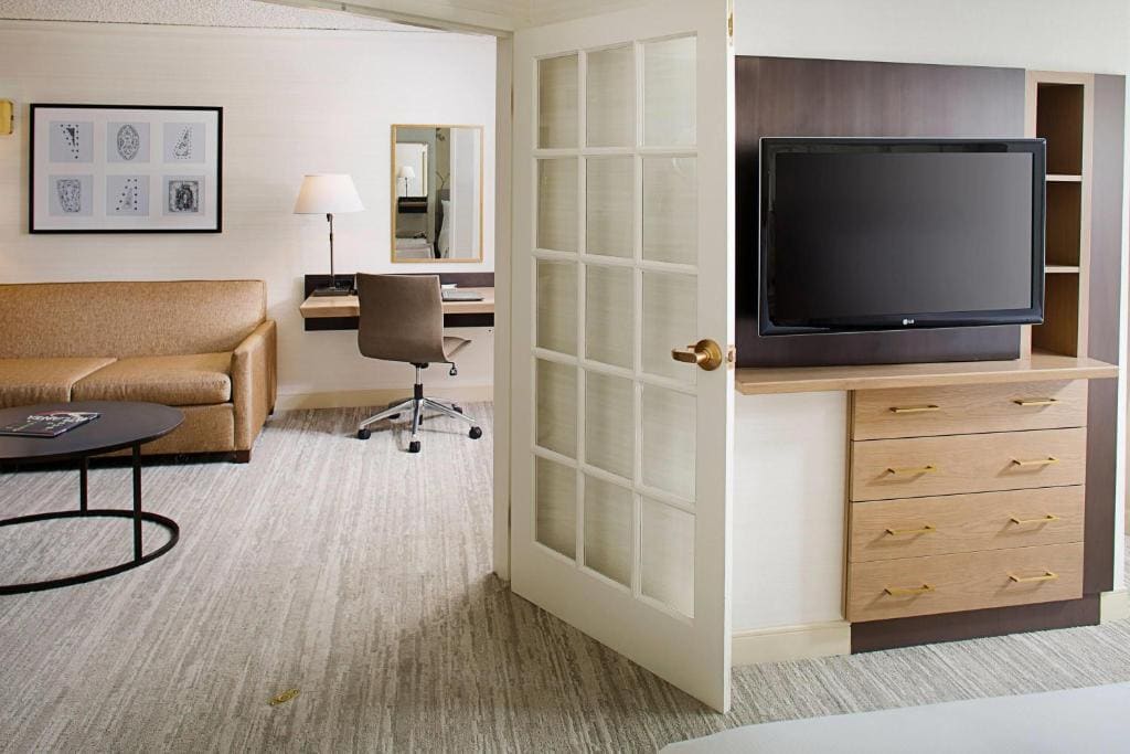 Family King Suite - Non-Smoking room - Image 3