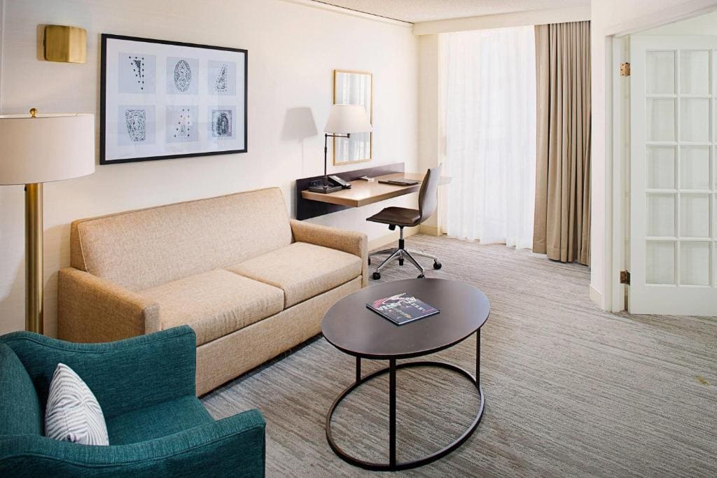 Family King Suite - Non-Smoking room - Image 2
