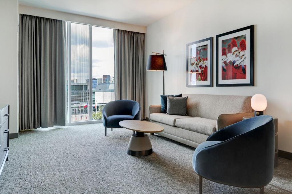 Premium One-Bedroom King Suite with Sofa Bed and View room - Image 2