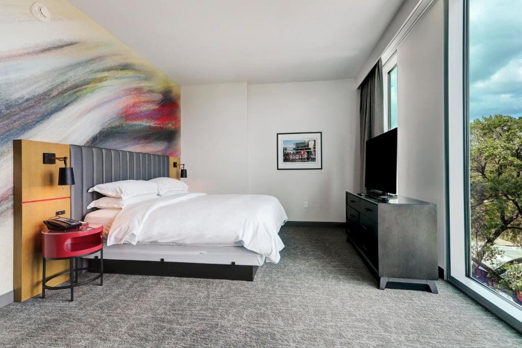Premium One-Bedroom King Suite with Sofa Bed and View room - Image 1