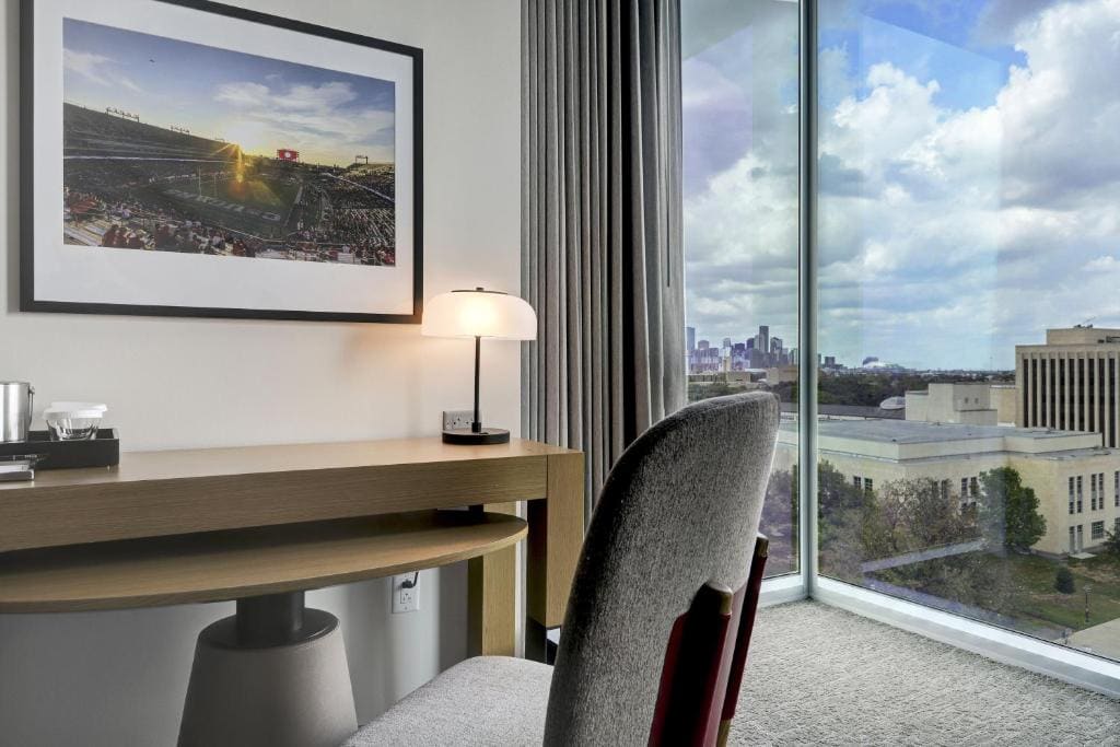 Corner King Room with Sofa Bed and View room - Image 1