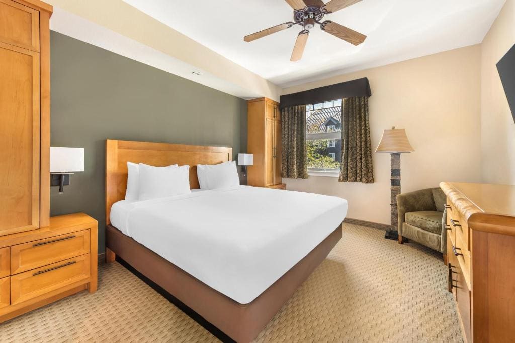 1 BEDROOM 1 KING SUITE HEARING ACCESSIBLE room - Image 1